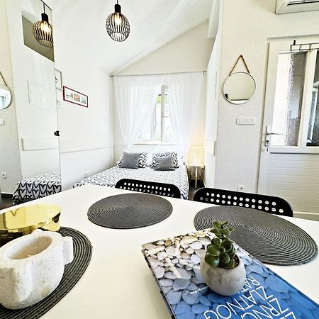 Studio Apartment Matoni بوستيرا المظهر الخارجي الصورة